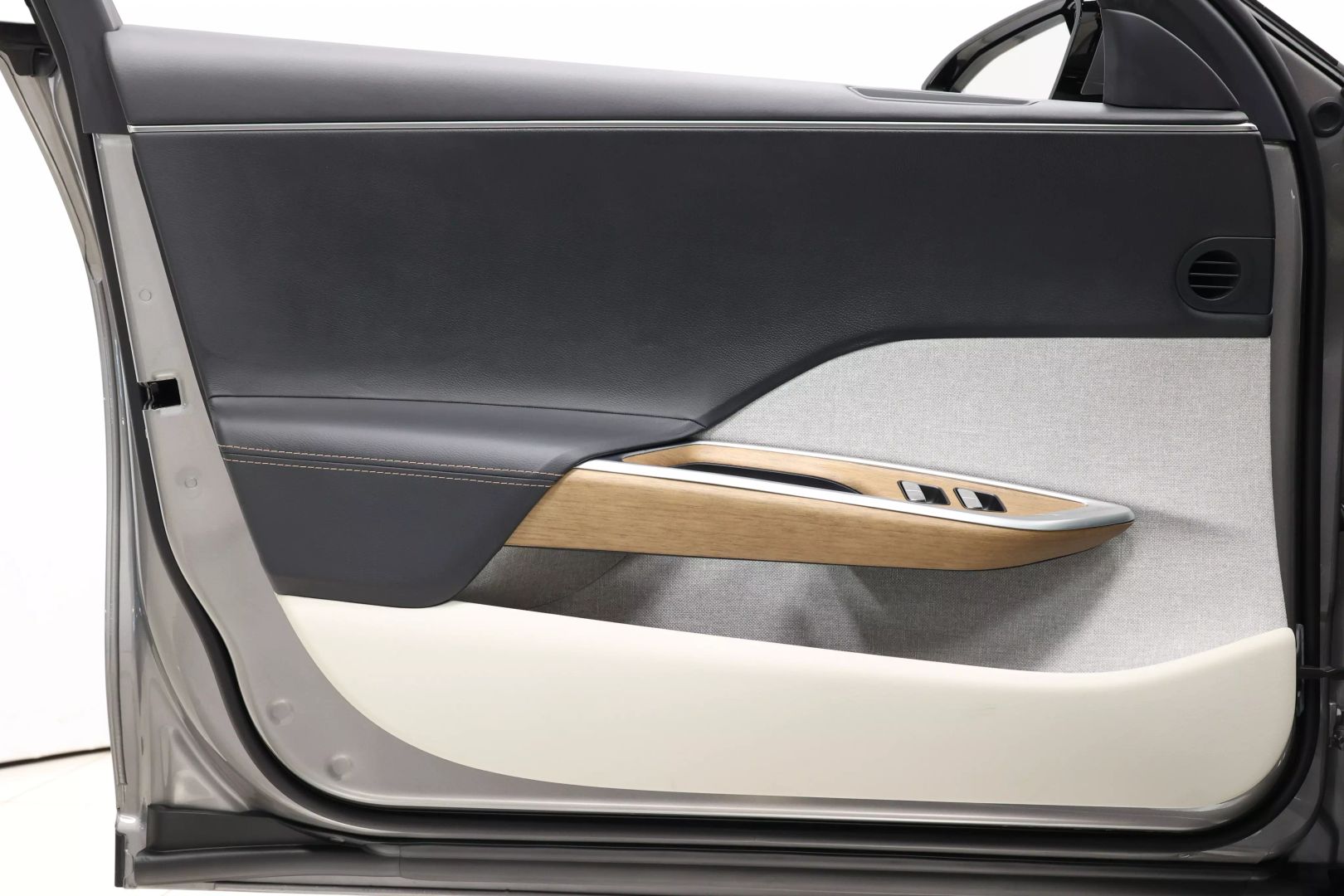 2025 Lucid Air - Image 9