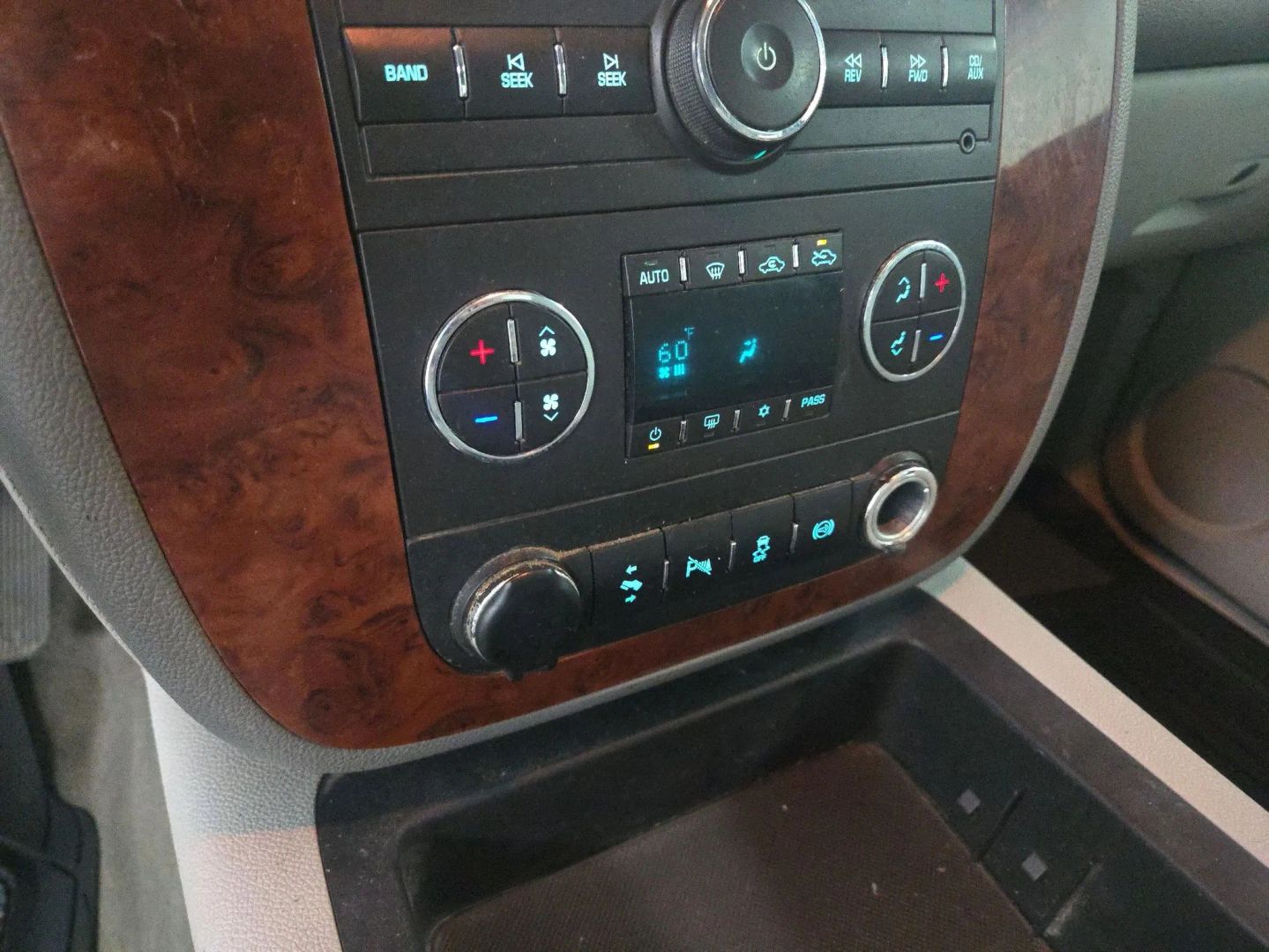 2012 Chevrolet Silverado 3500 Hd Crew Cab - Image 22