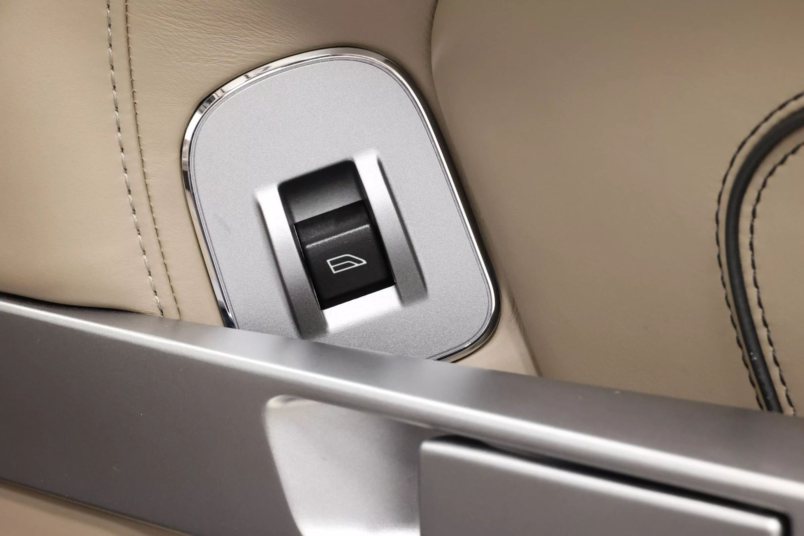 2015 Aston Martin Db9 - Image 71