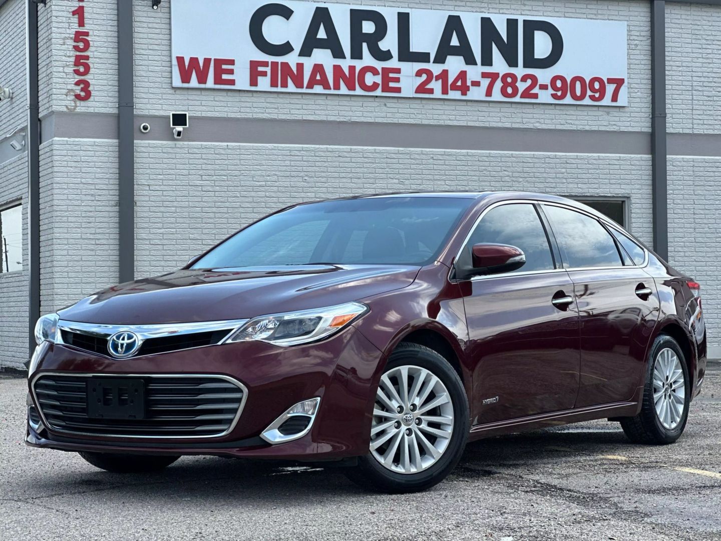 2015 Toyota Avalon - Image 1