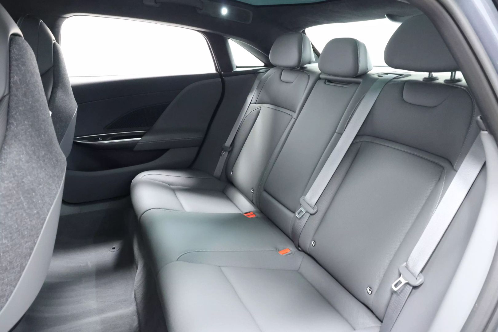 2025 Lucid Air - Image 3
