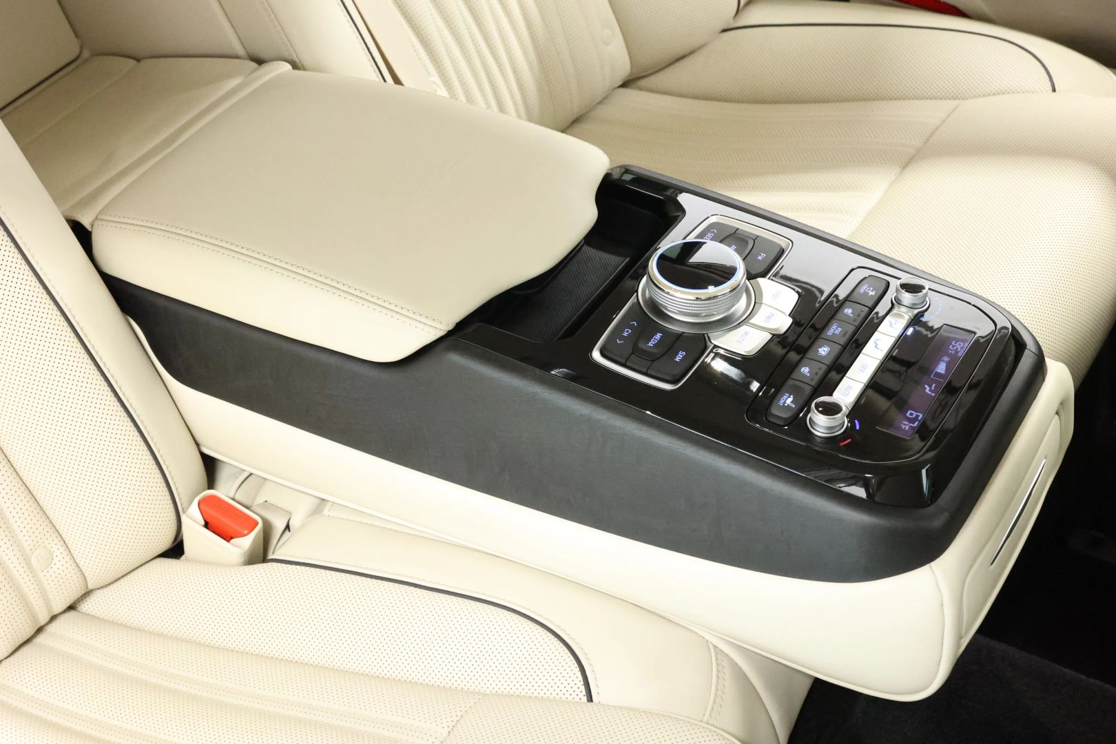 2020 Genesis G90 - Image 91