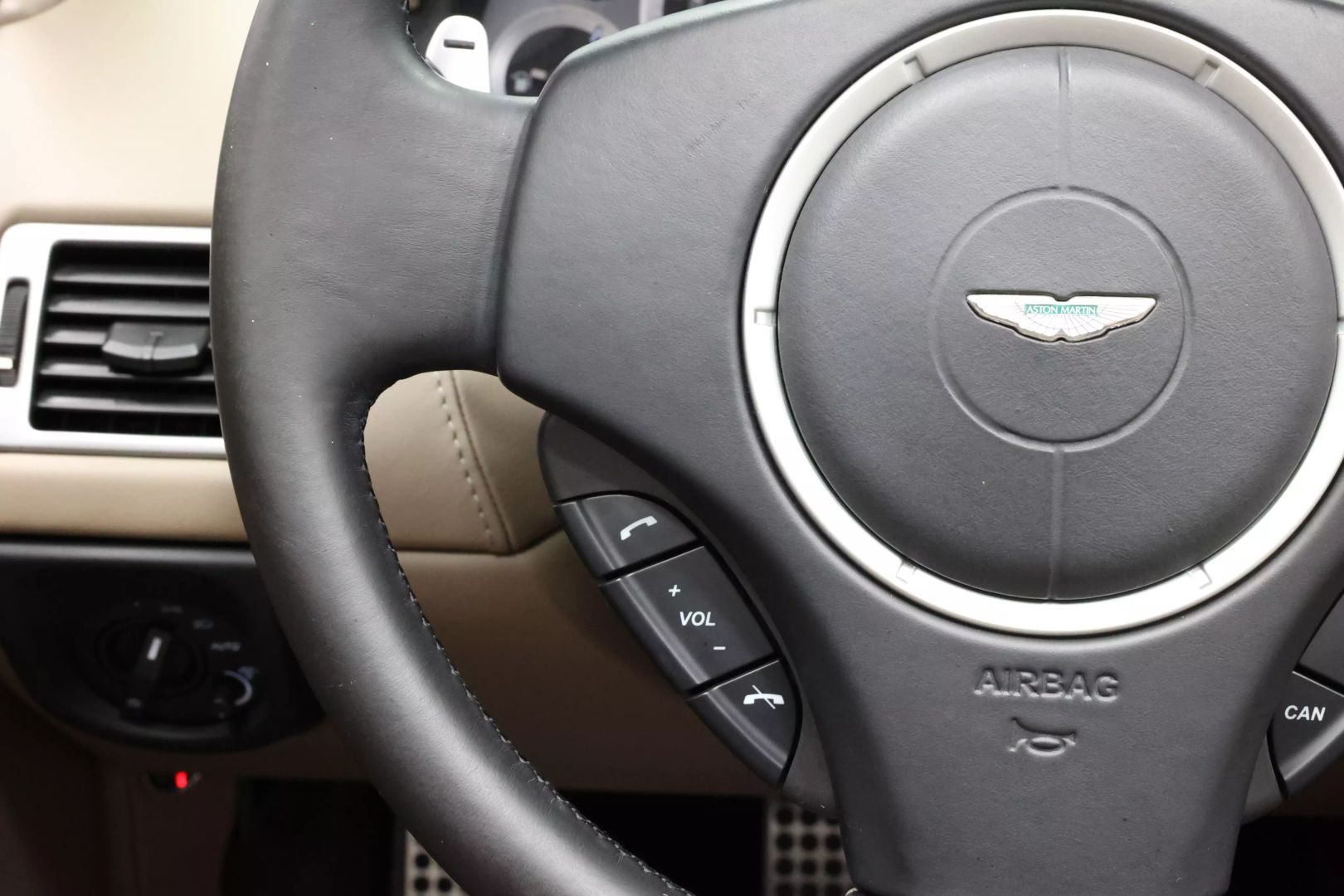 2015 Aston Martin Db9 - Image 21