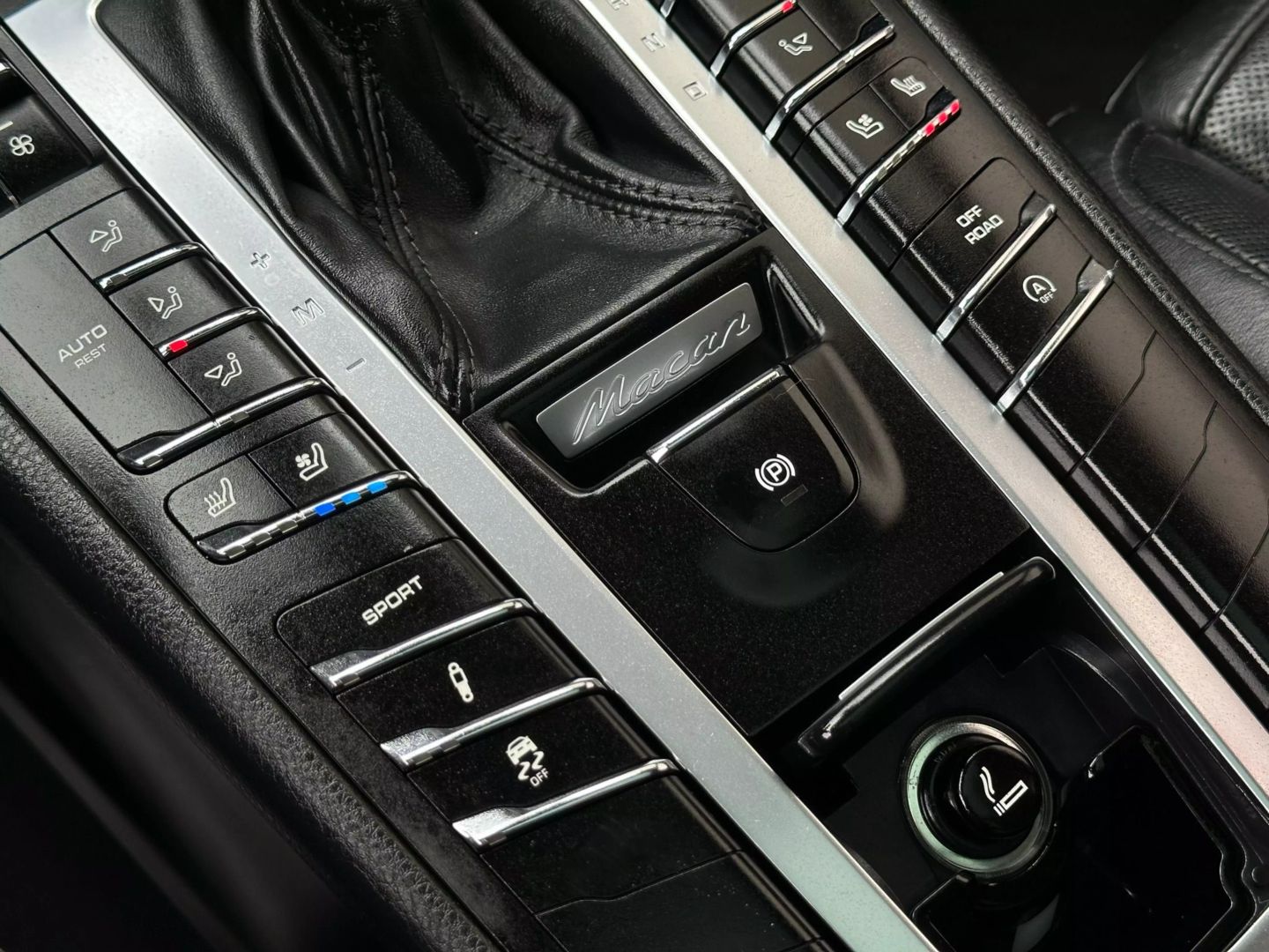 2015 Porsche Macan - Image 39