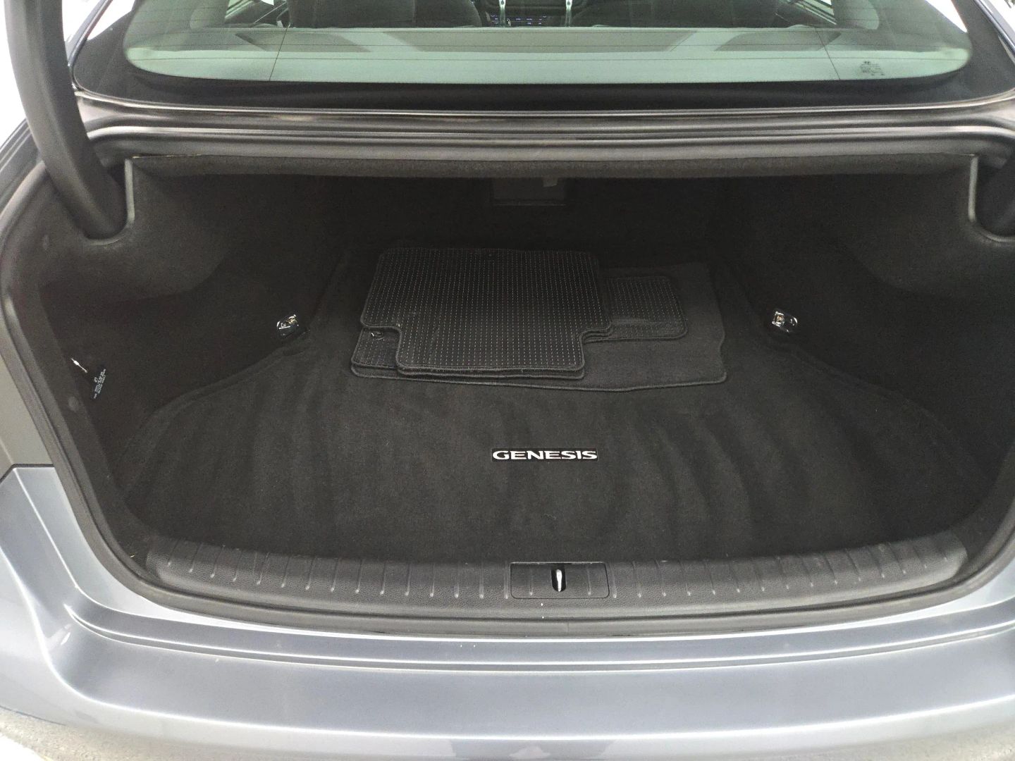 2015 Hyundai Genesis - Image 11