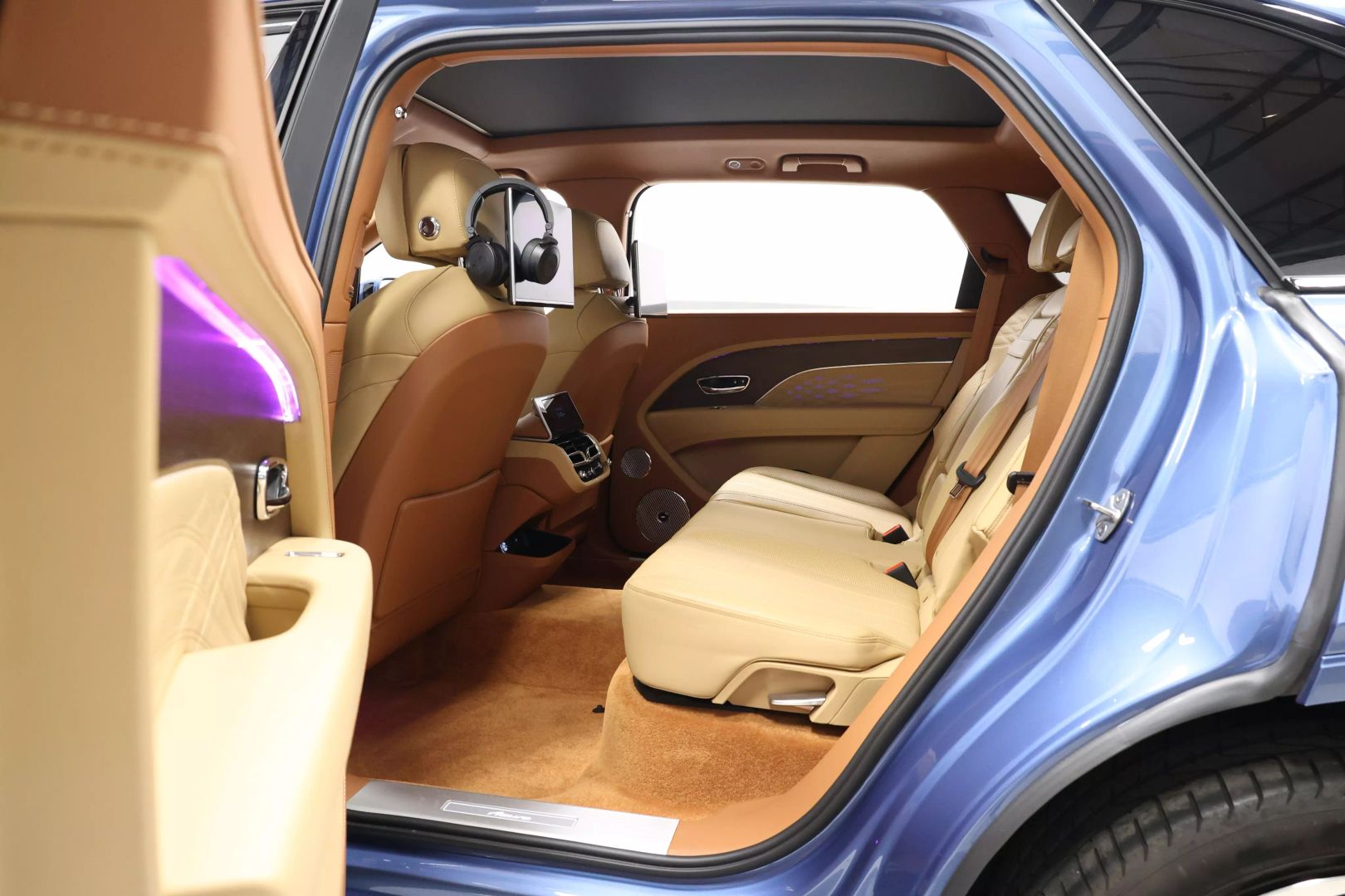 2023 Bentley Bentayga Ewb - Image 52