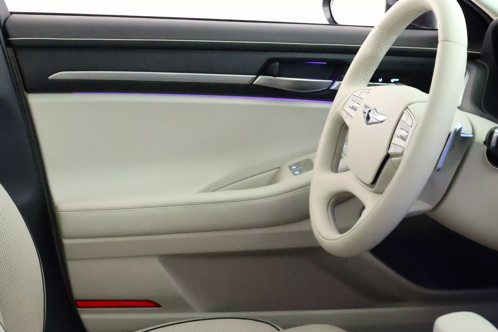 2020 Genesis G90 - Image 118