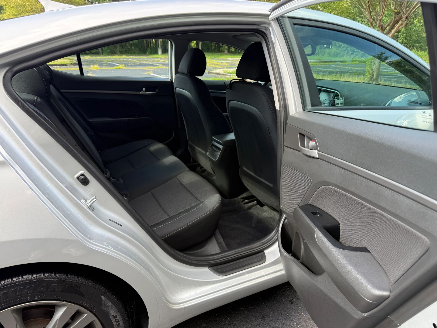 2018 Hyundai Elantra - Image 13