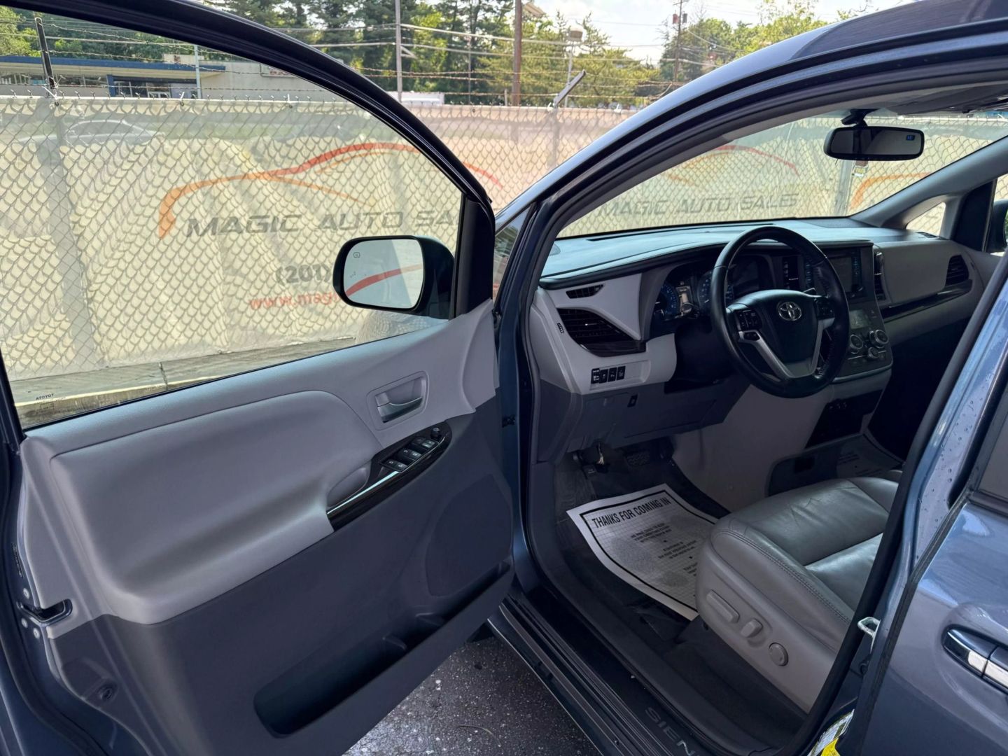 2015 Toyota Sienna - Image 14