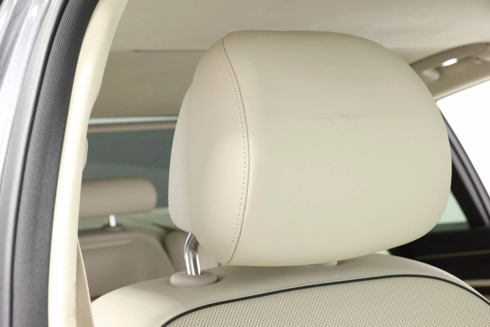 2020 Genesis G90 - Image 108