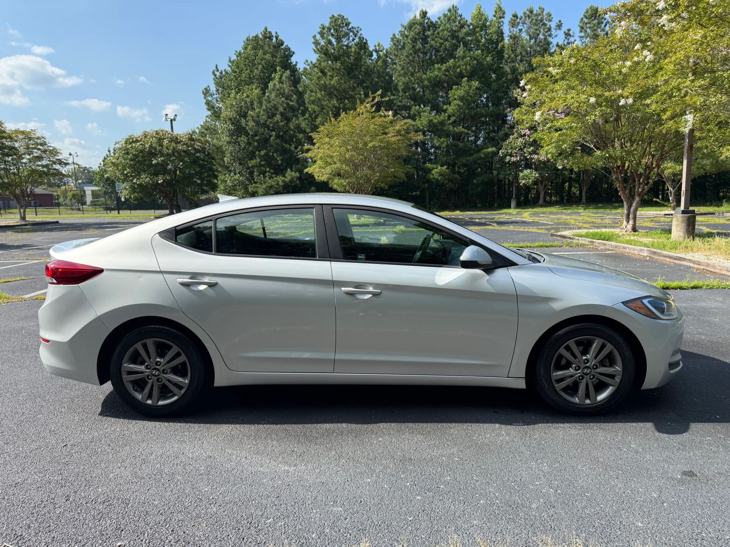 2018 Hyundai Elantra - Image 4