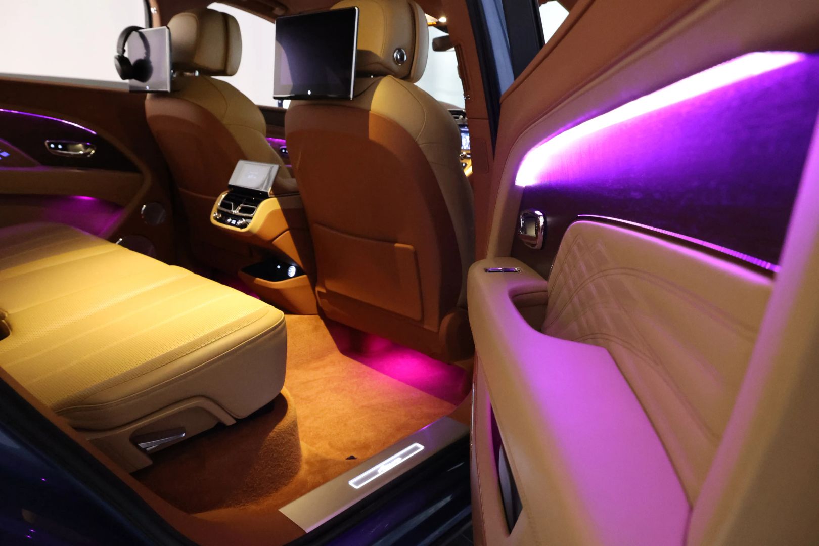 2023 Bentley Bentayga Ewb - Image 124