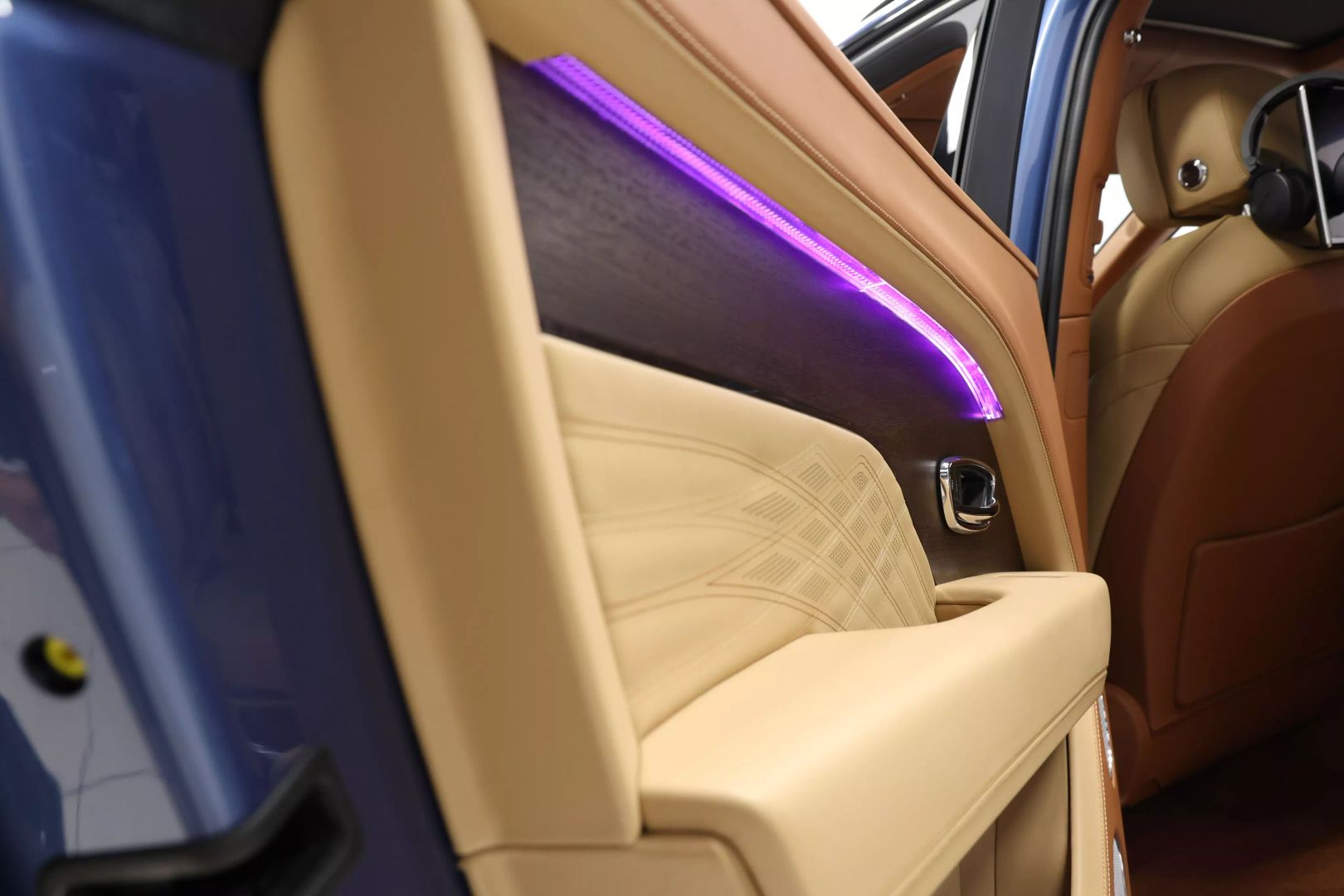 2023 Bentley Bentayga Ewb - Image 53