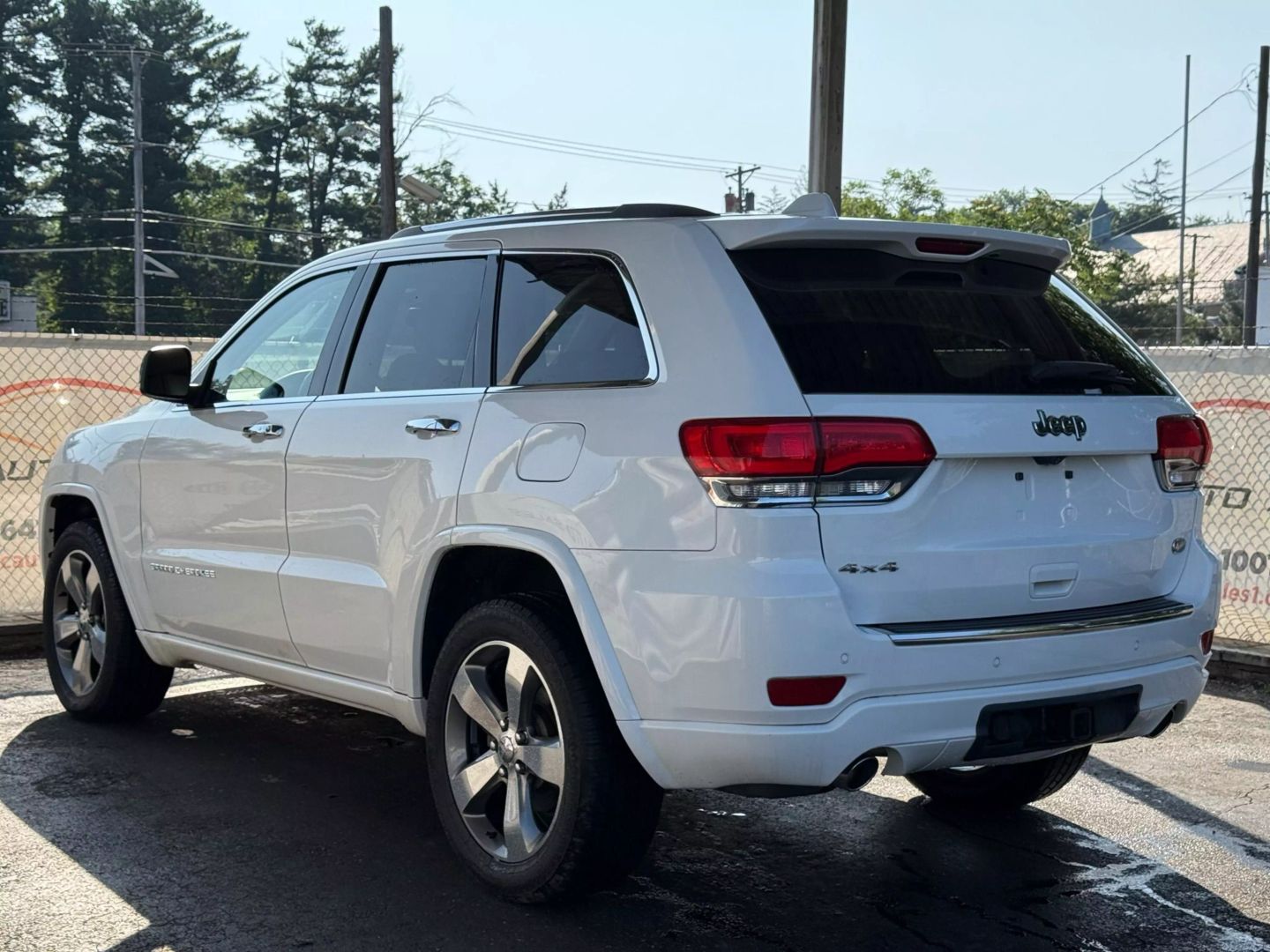 2015 Jeep Grand Cherokee - Image 11
