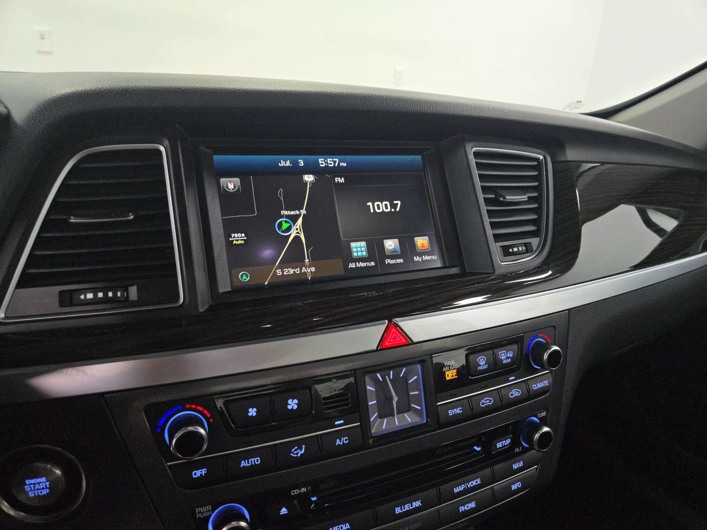 2015 Hyundai Genesis - Image 23