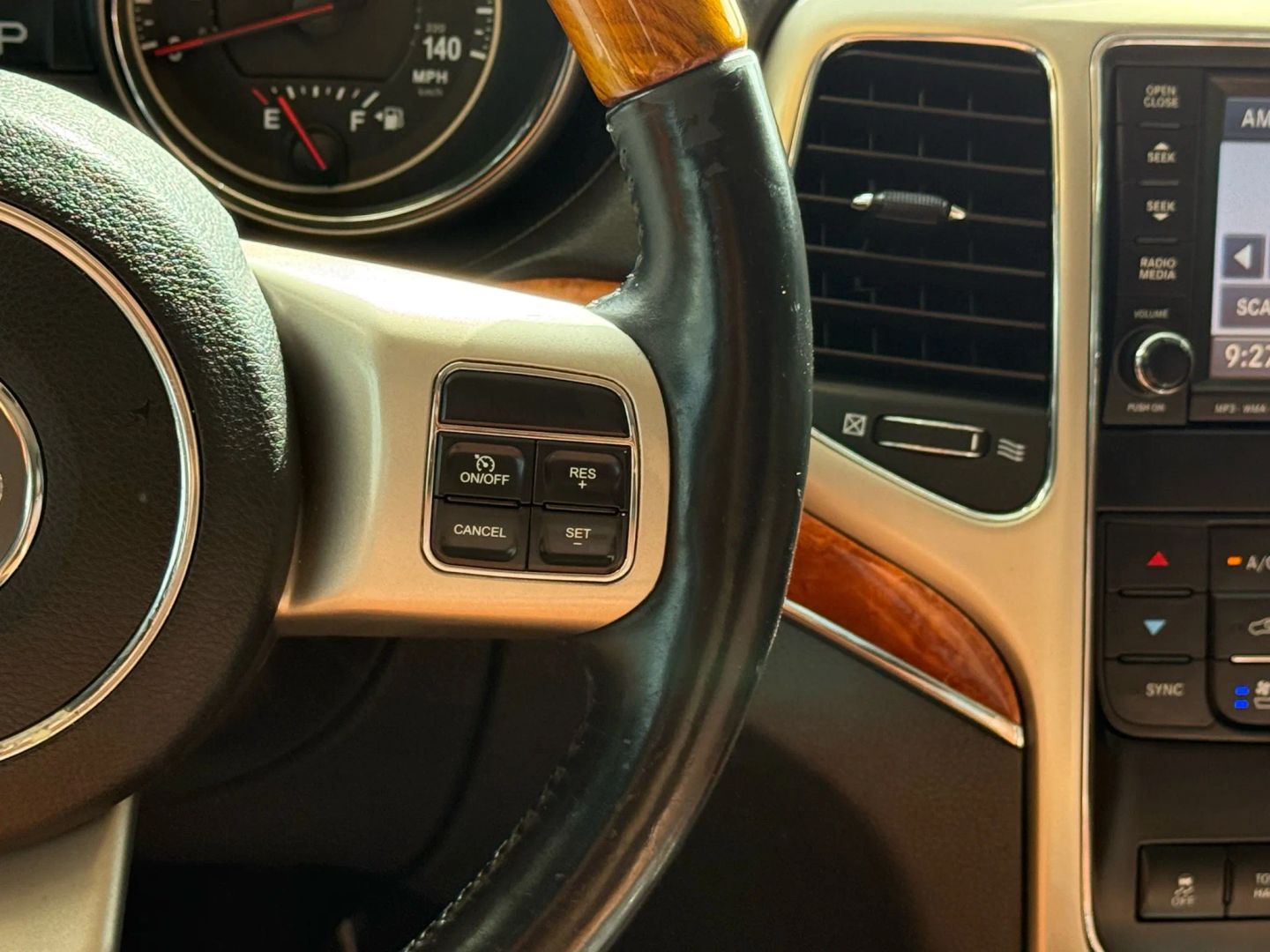 2013 Jeep Grand Cherokee - Image 35