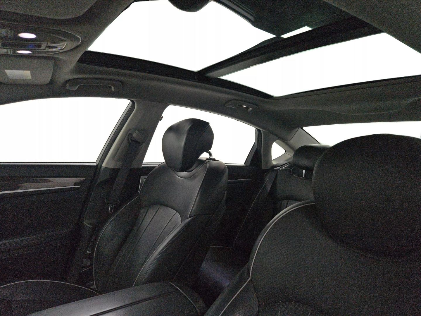 2015 Hyundai Genesis - Image 21