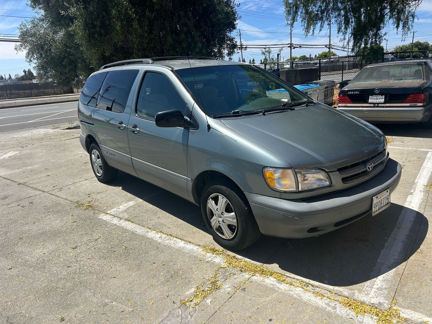 1999 Toyota Sienna LE