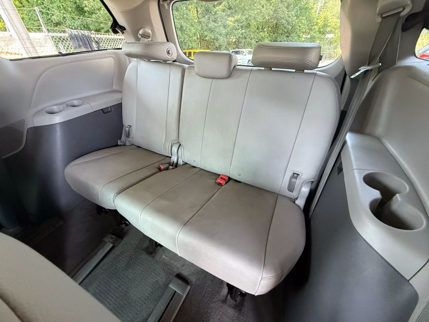 2015 Toyota Sienna - Image 19