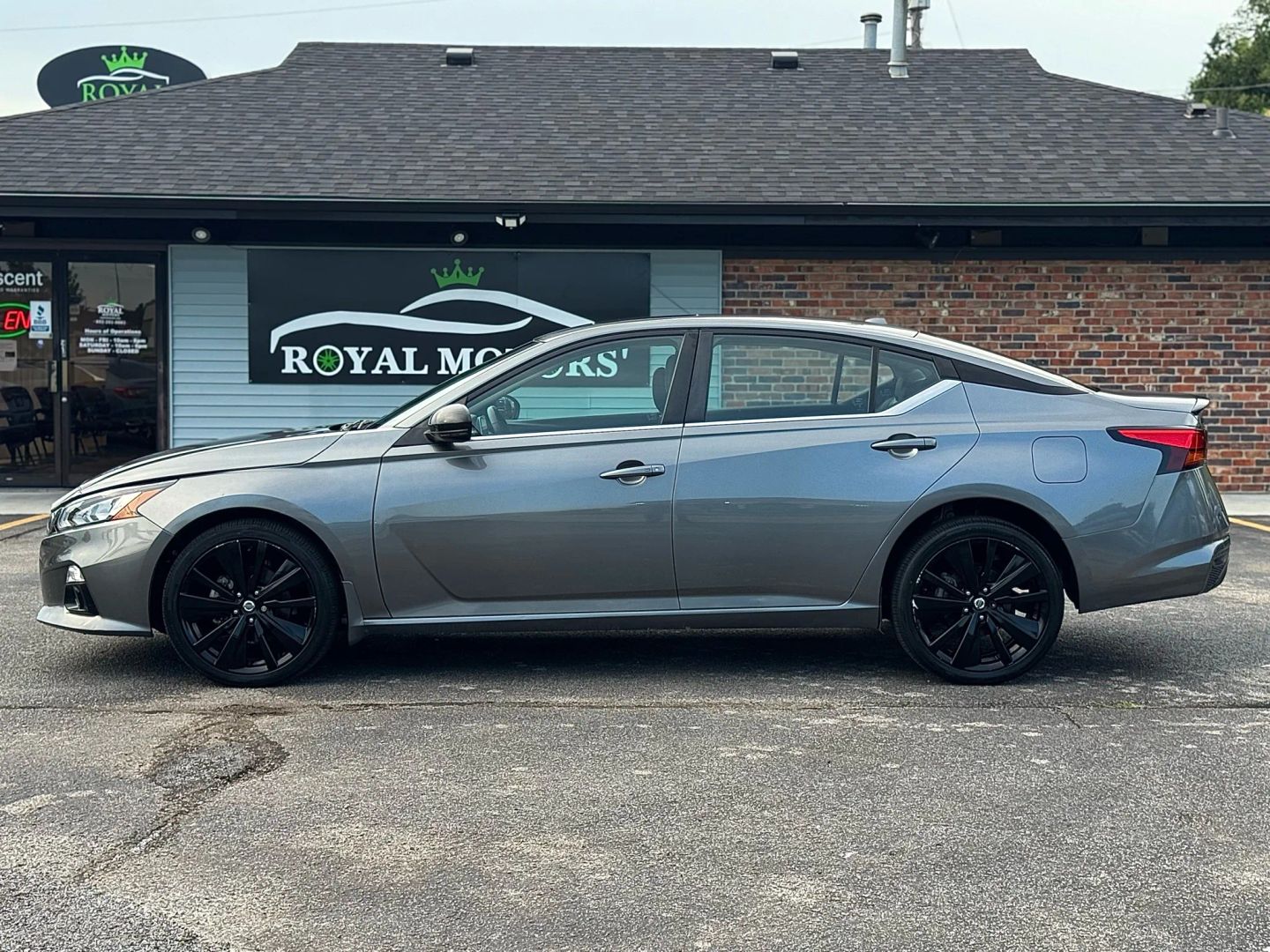 2022 Nissan Altima - Image 8