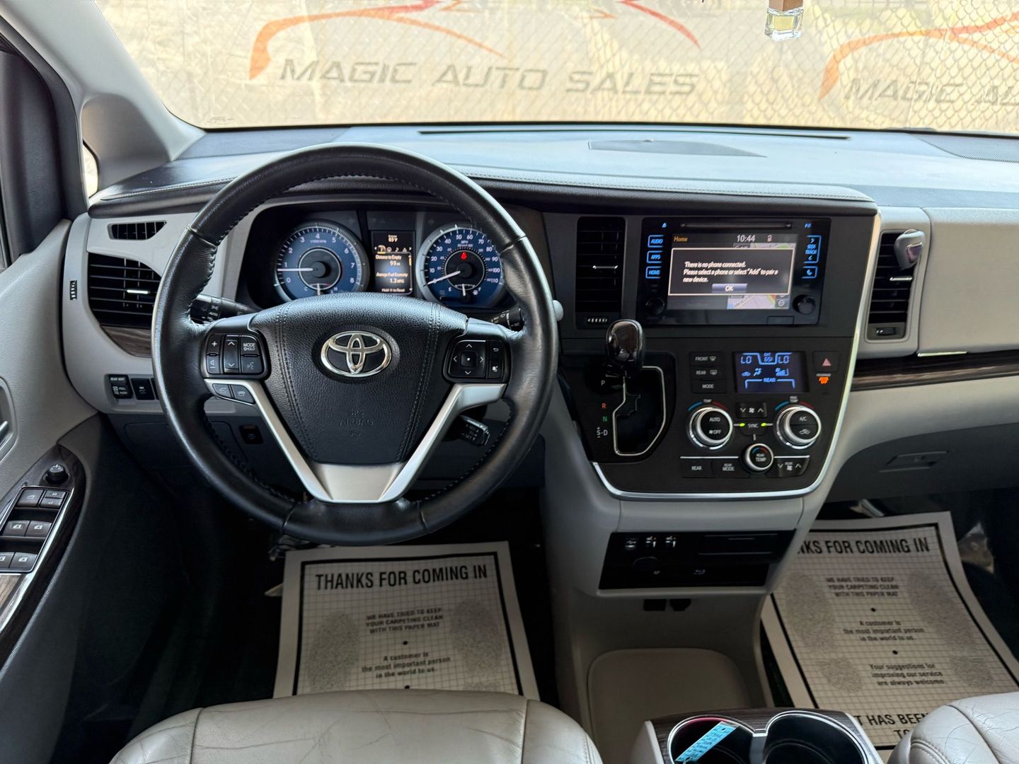 2015 Toyota Sienna - Image 29