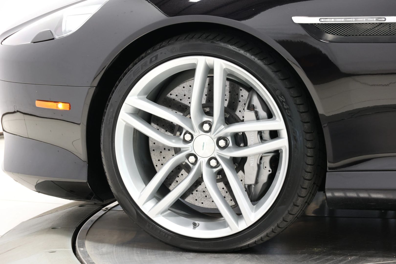 2015 Aston Martin Db9 - Image 103