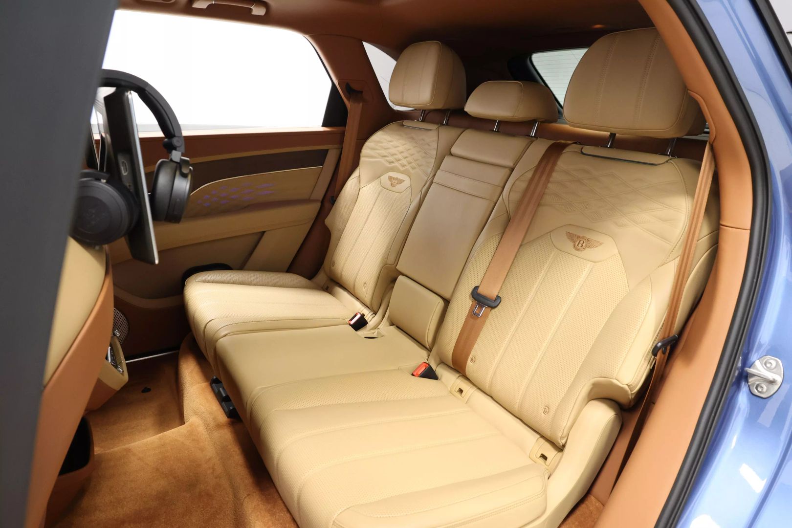 2023 Bentley Bentayga Ewb - Image 3