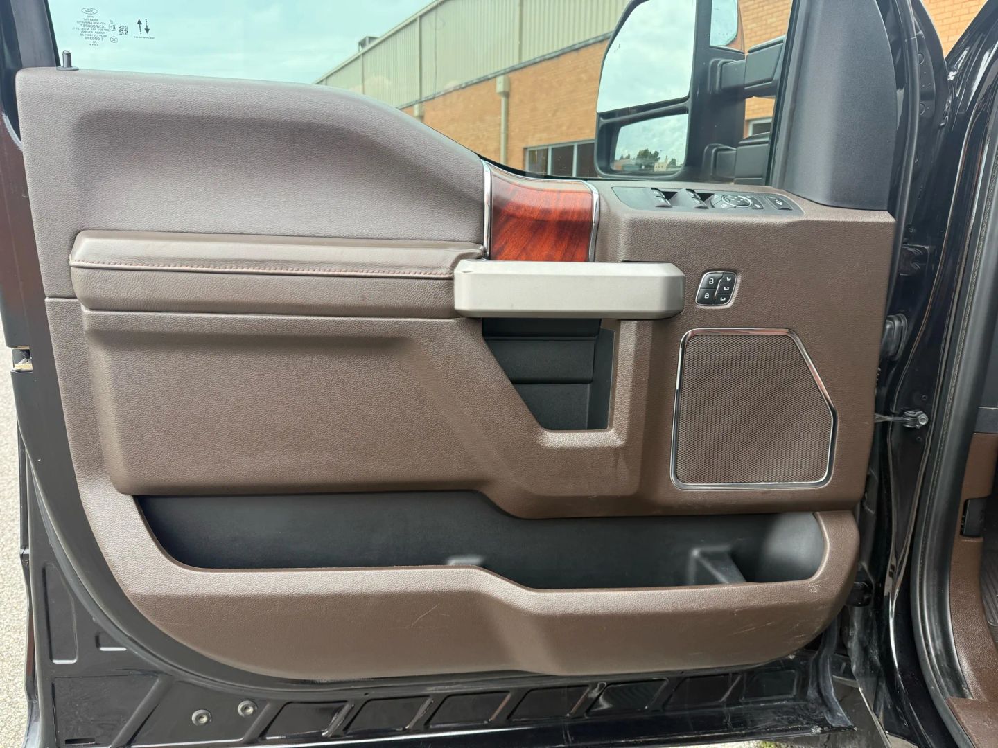 2020 Ford F250 Super Duty Crew Cab - Image 11