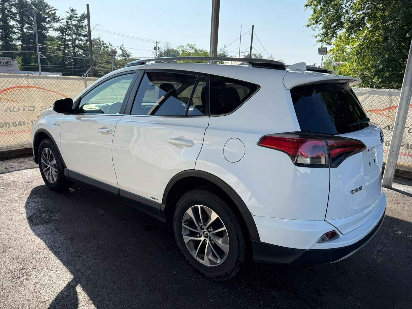 2018 Toyota Rav4 Hybrid - Image 13
