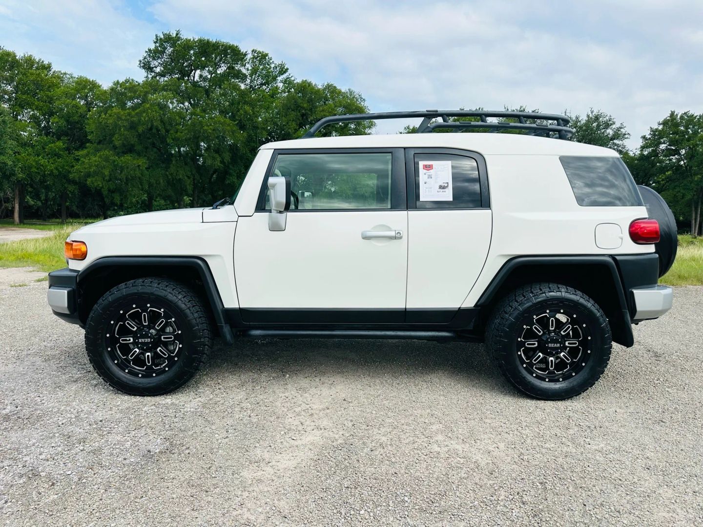 2013 Toyota Fj Cruiser - Image 2