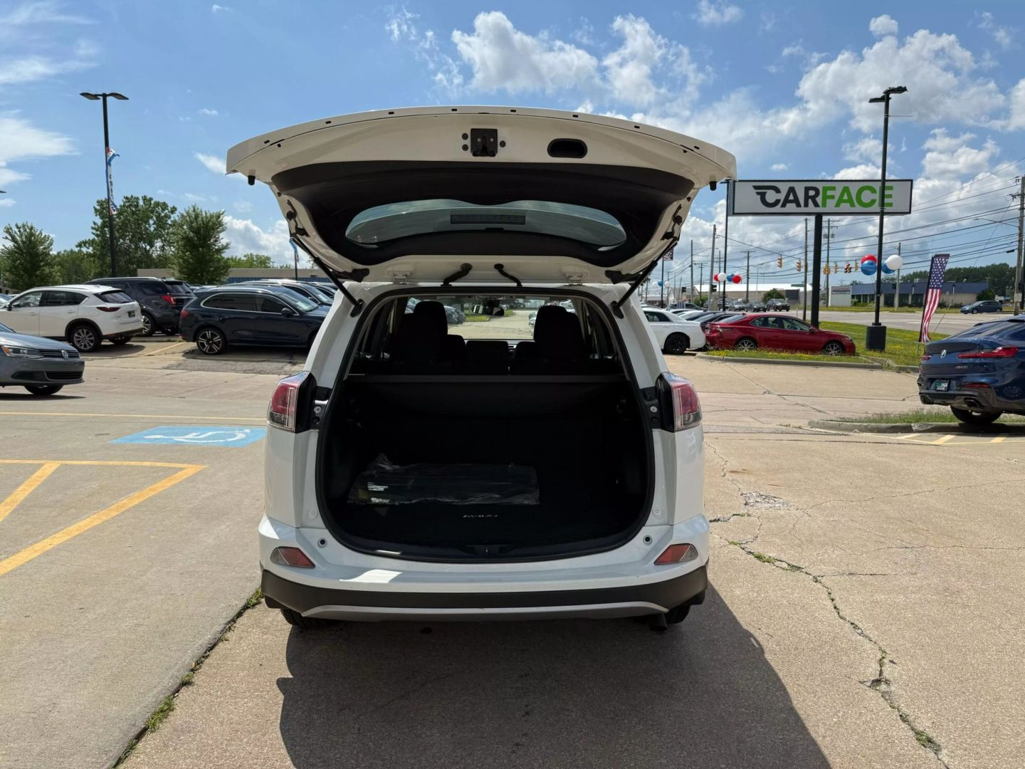2017 Toyota Rav4 - Image 12