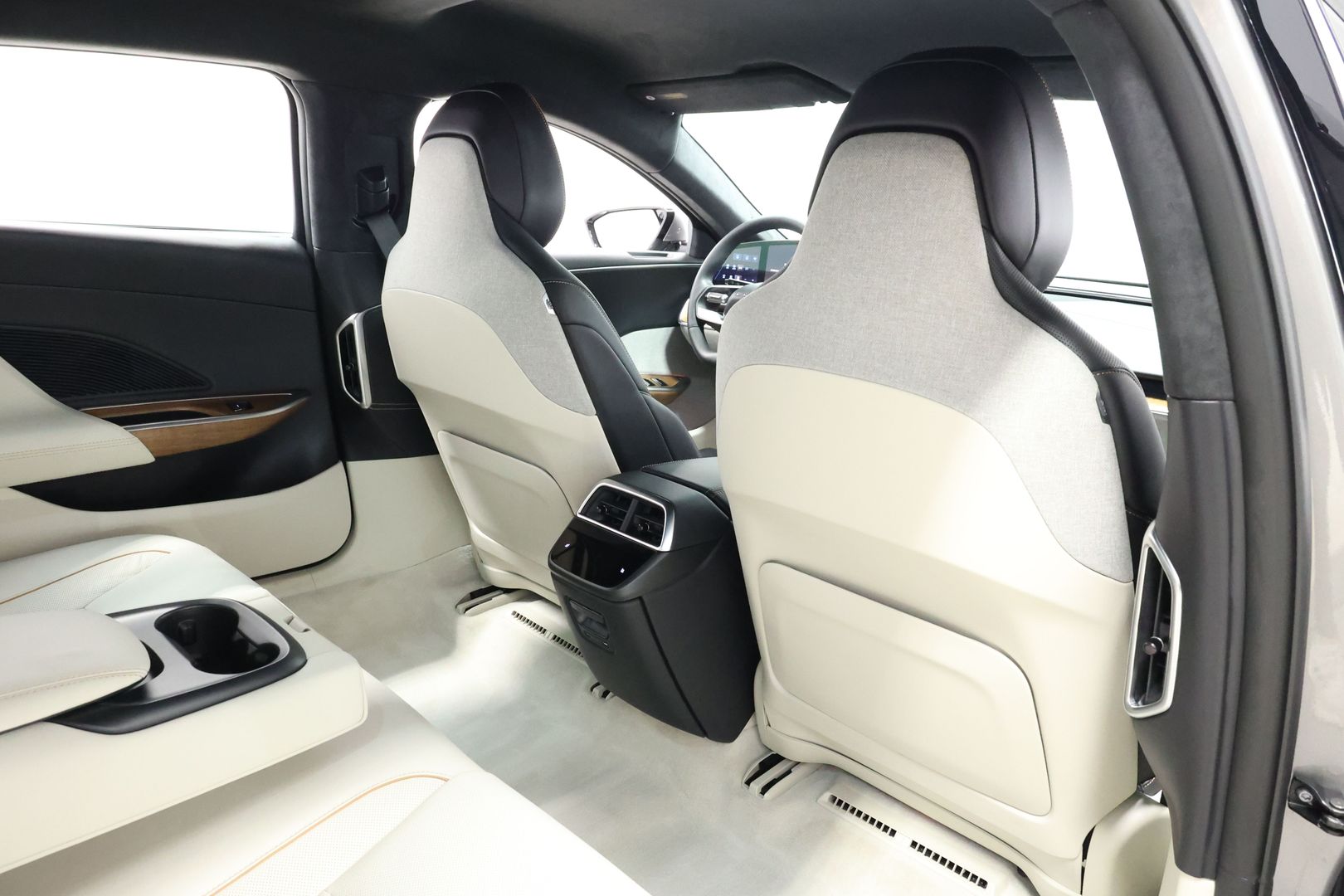 2025 Lucid Air - Image 92