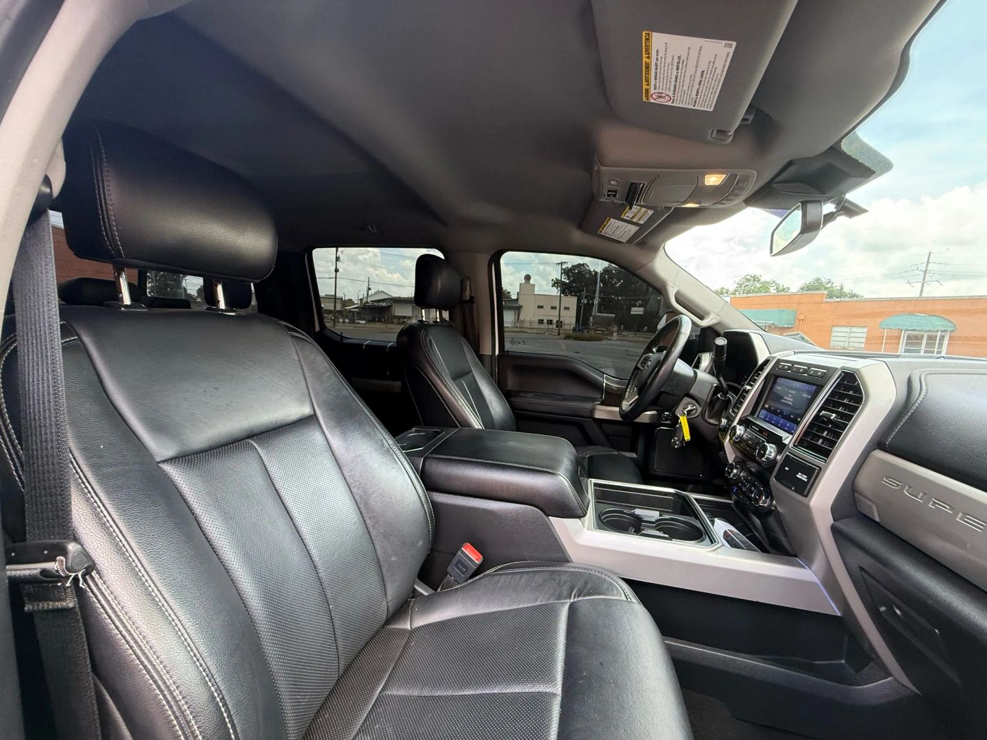 2020 Ford F250 Super Duty Crew Cab - Image 19