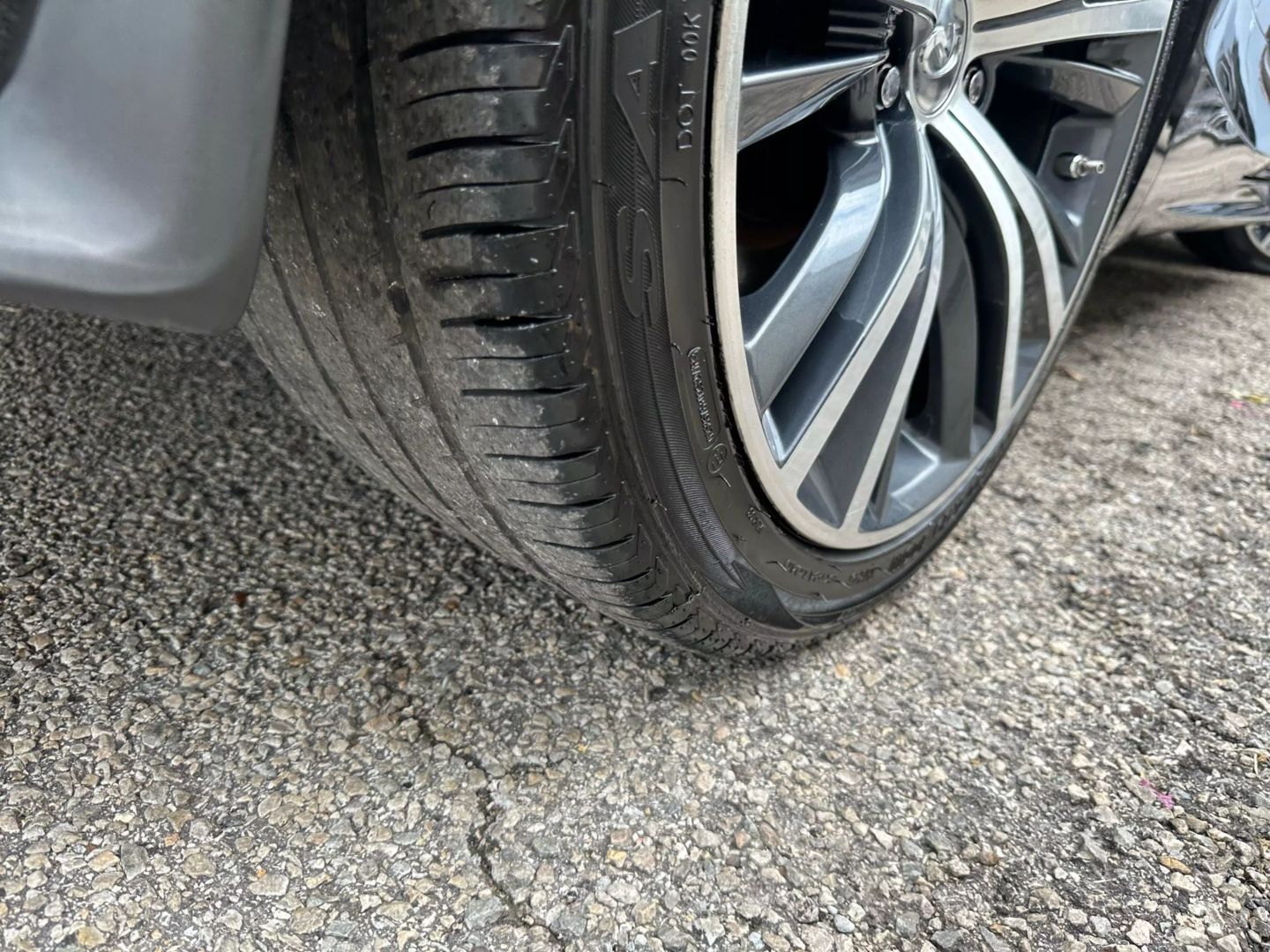 2019 Infiniti Q60 - Image 26