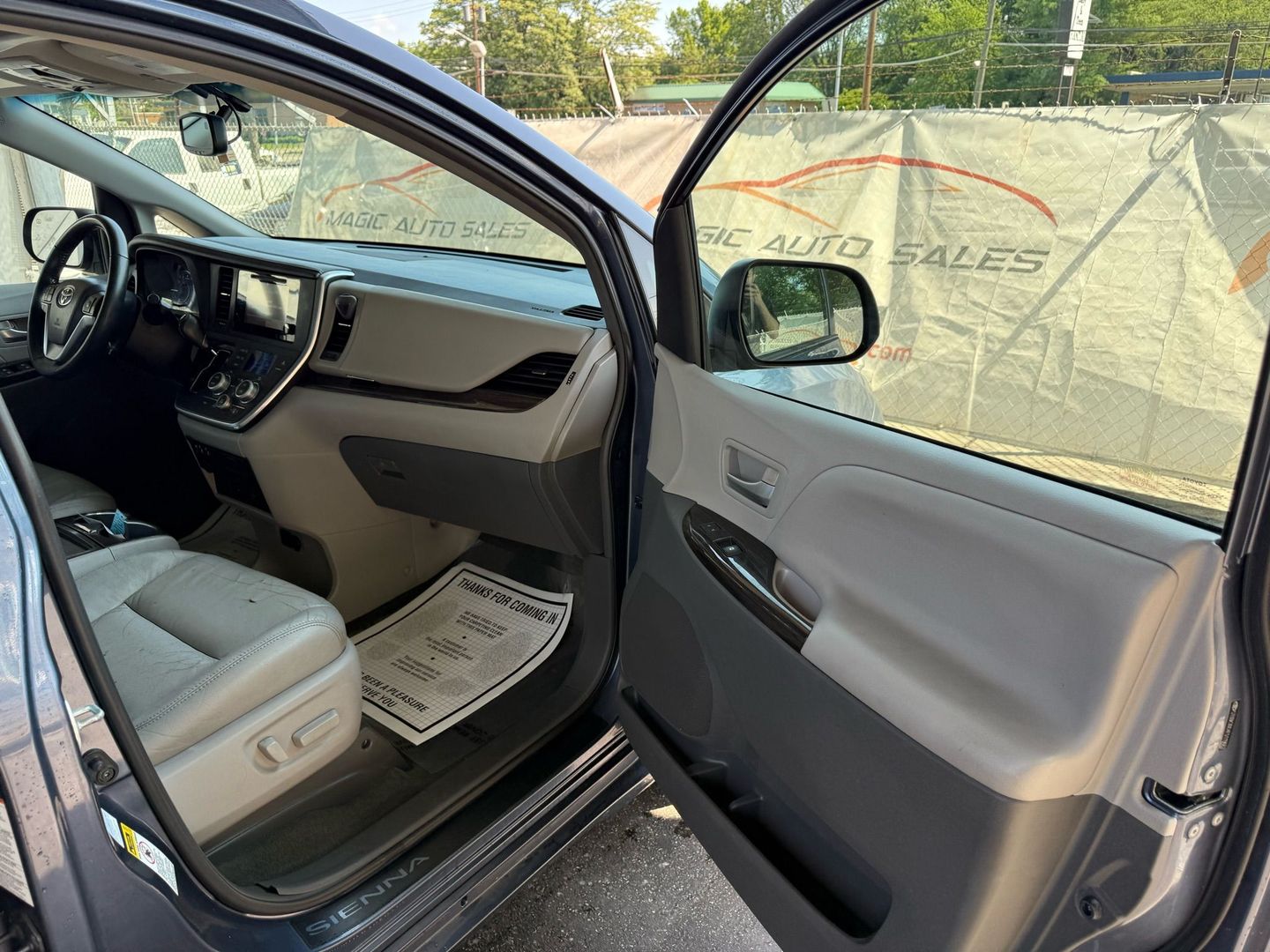 2015 Toyota Sienna - Image 23