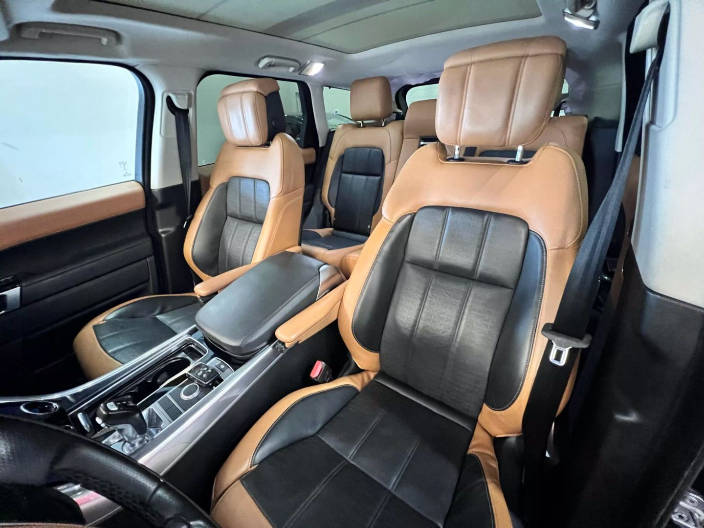 2018 Land Rover Range Rover Sport Hse Dynamic Sport Utility 4d - Image 10