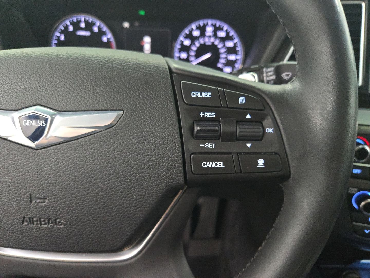 2015 Hyundai Genesis - Image 29