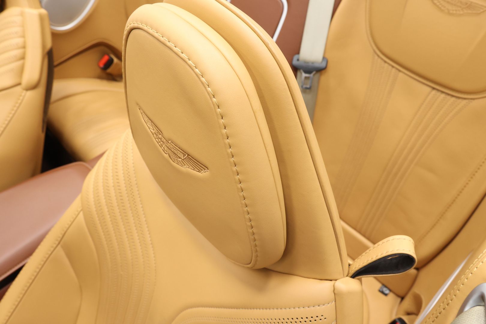 2019 Aston Martin Db11 - Image 24