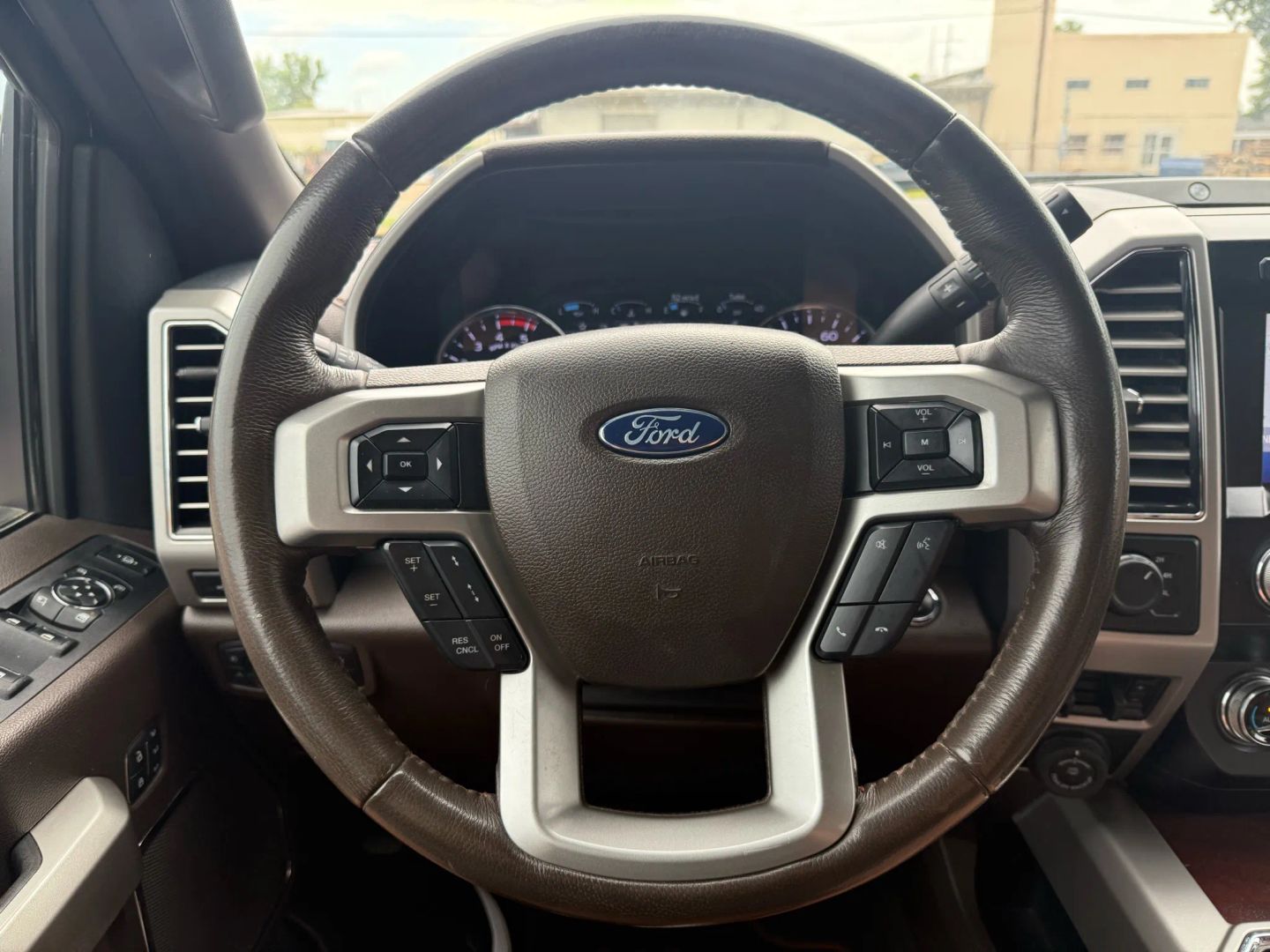 2020 Ford F250 Super Duty Crew Cab - Image 31