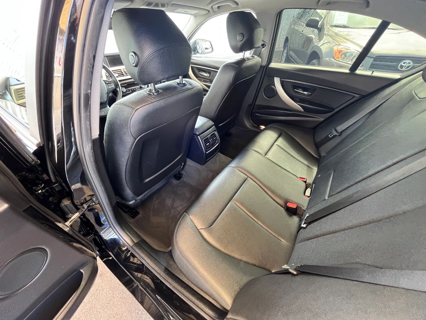 2018 Bmw 3 Series  Vin: Wba8a9c53jk622915 Stock Id: 622915 - Image 14