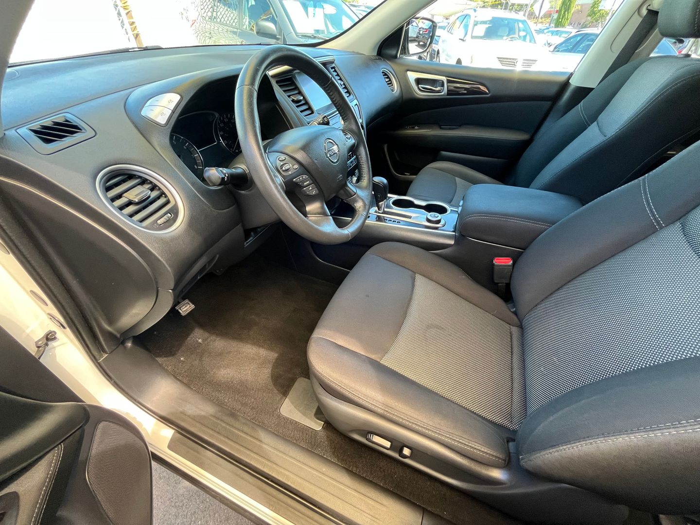 2017 Nissan Pathfinder  Vin: 5n1dr2mm9hc681748 Stock Id: 681748 - Image 10