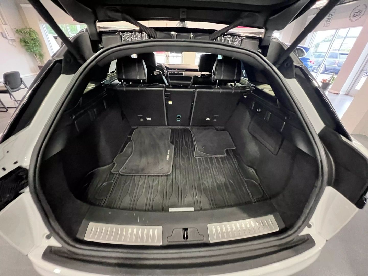 2019 Land Rover Range Rover Velar R-dynamic Se Sport Utility 4d - Image 24