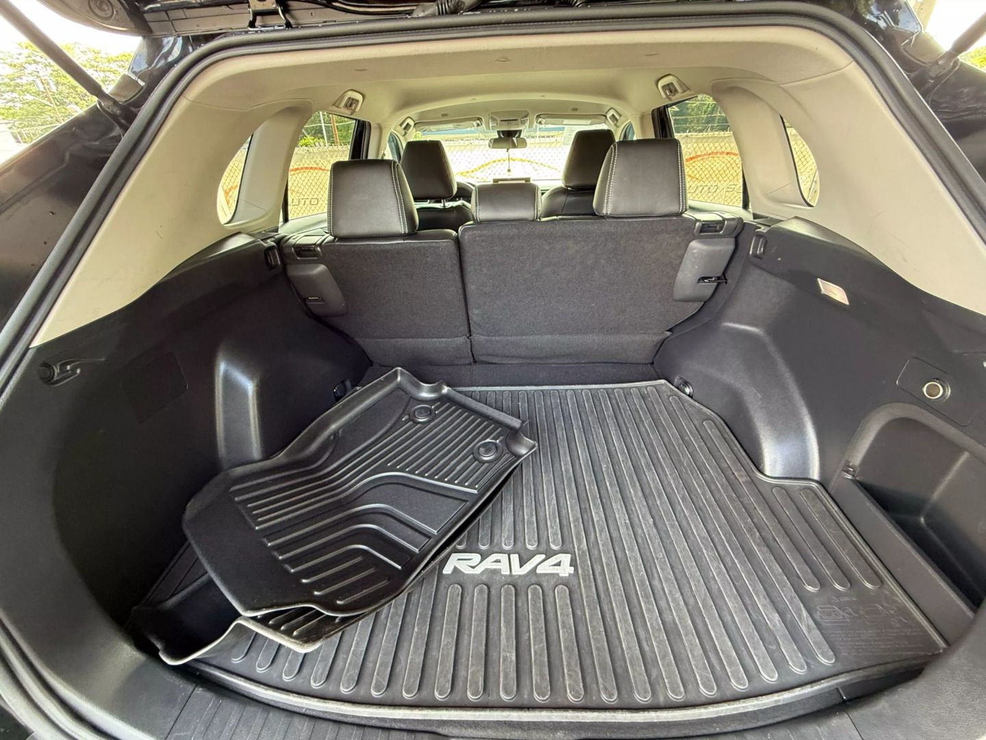2023 Toyota Rav4 Hybrid - Image 20