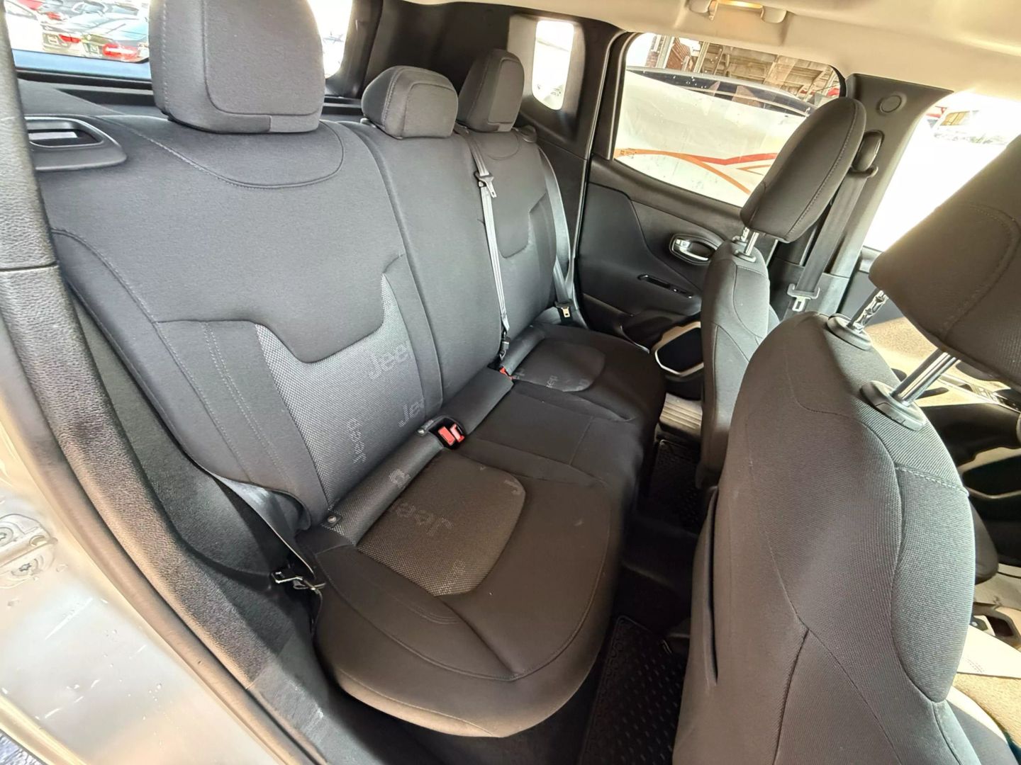 2016 Jeep Renegade - Image 23