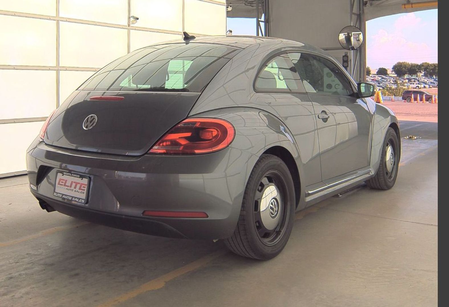 2014 Volkswagen Beetle - Image 9