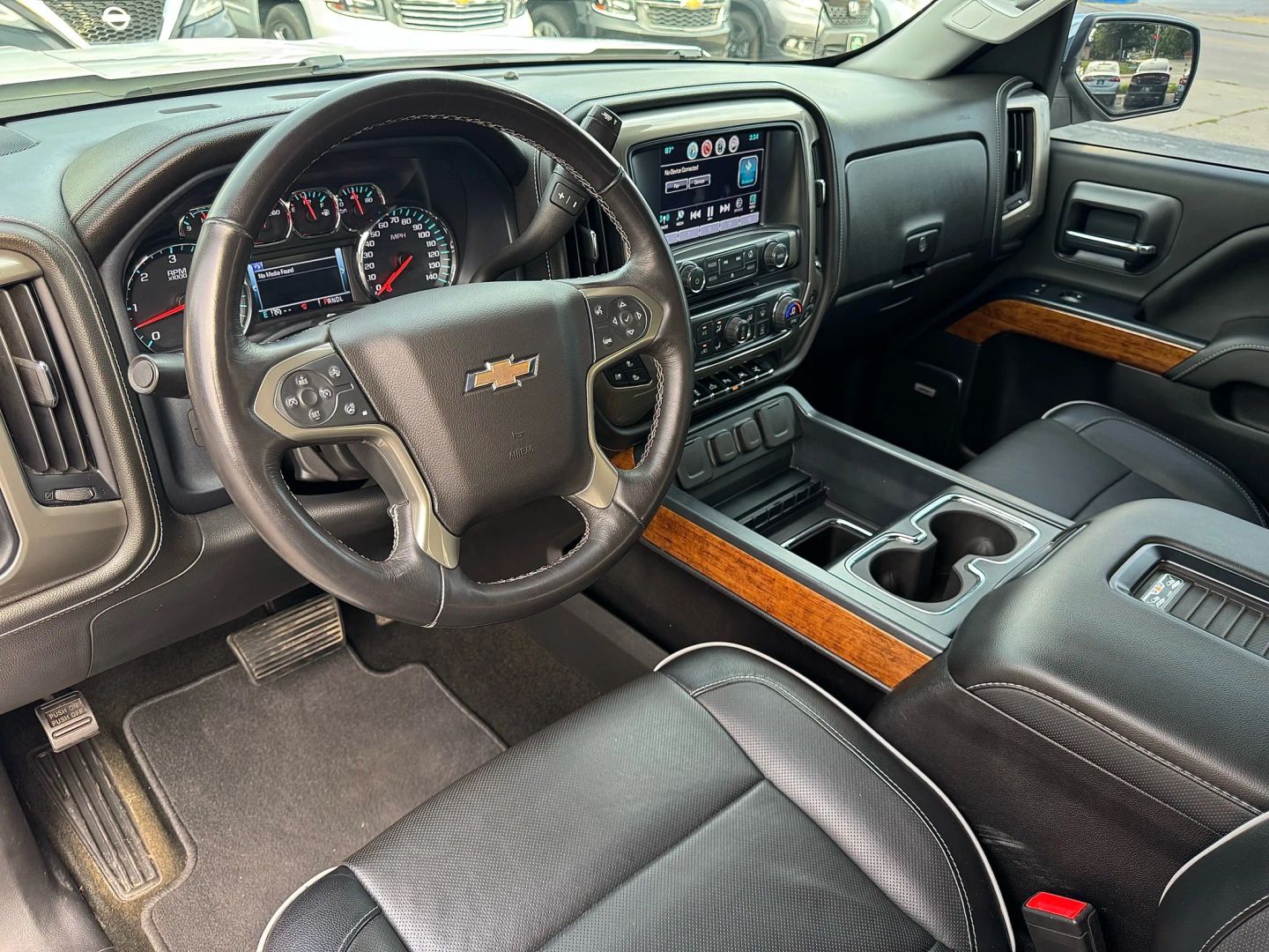2017 Chevrolet Silverado 1500 Crew Cab - Image 14