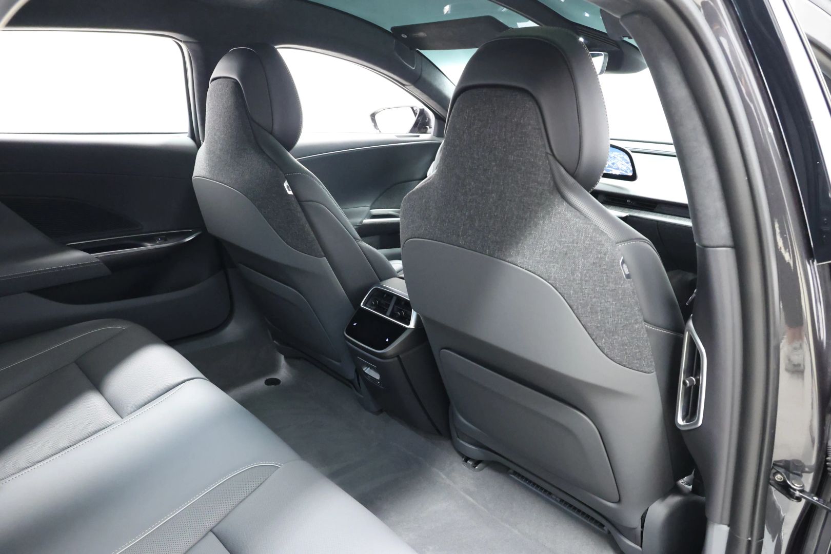 2023 Lucid Air - Image 92
