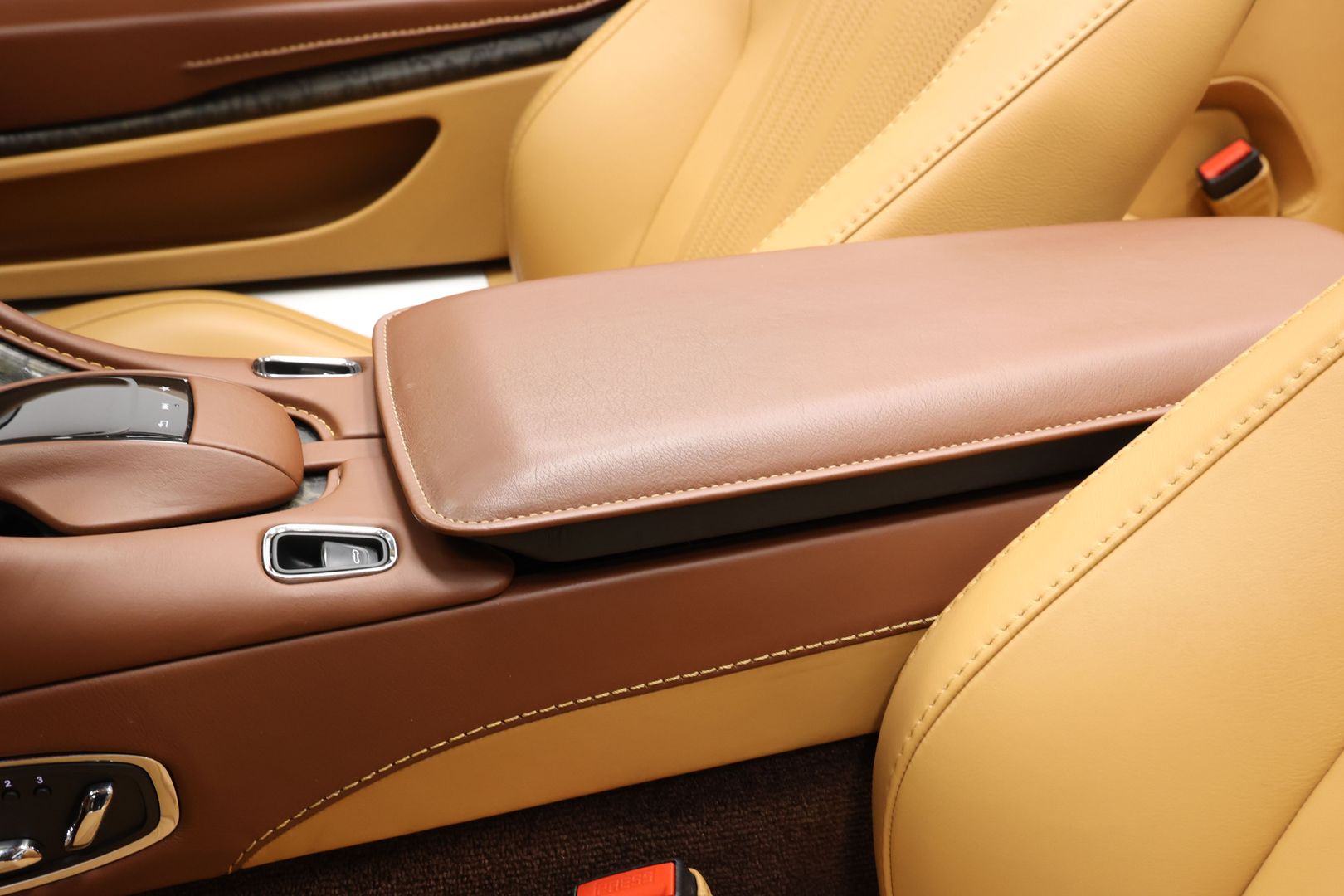 2019 Aston Martin Db11 - Image 22