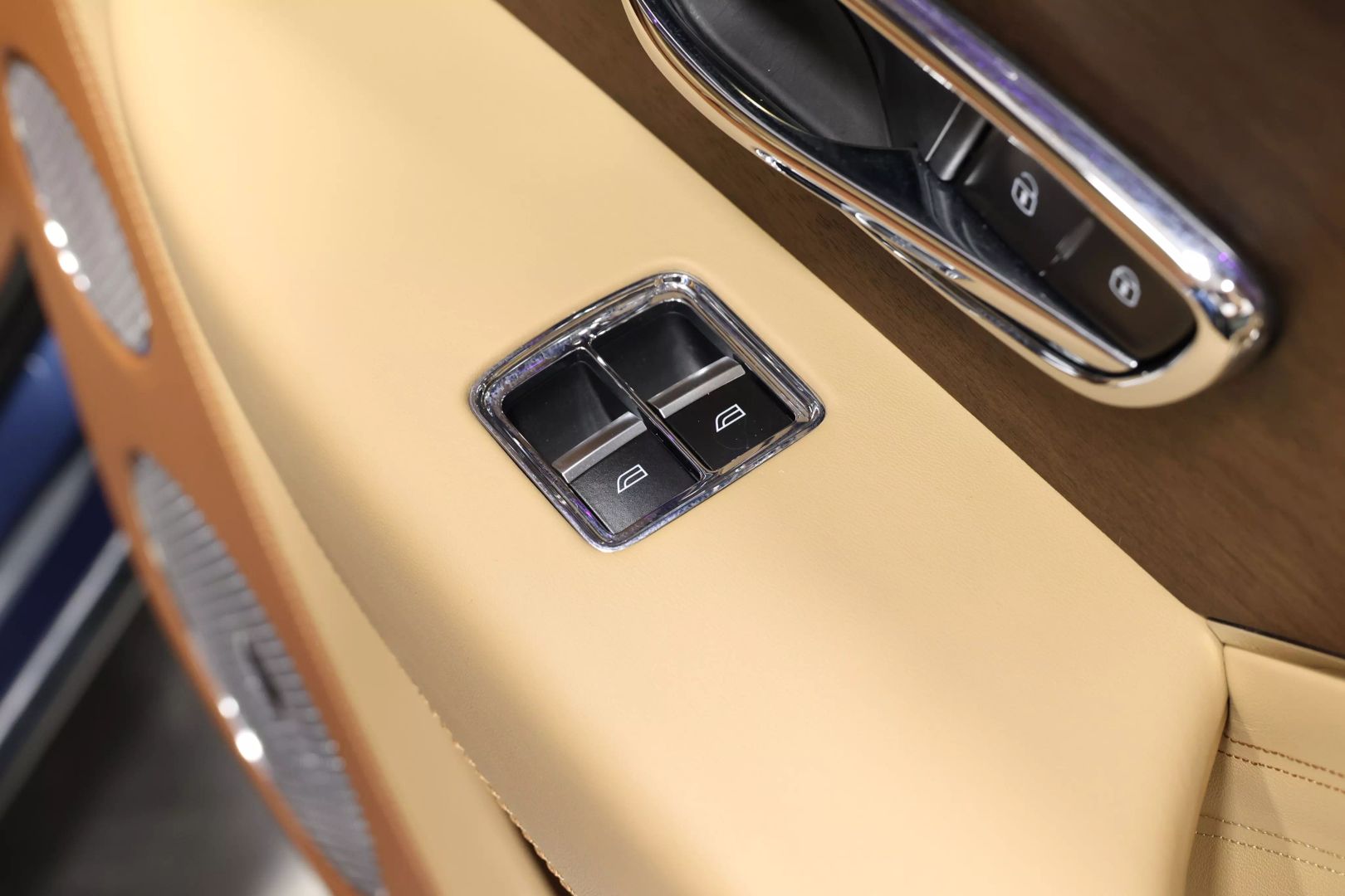 2023 Bentley Bentayga Ewb - Image 74
