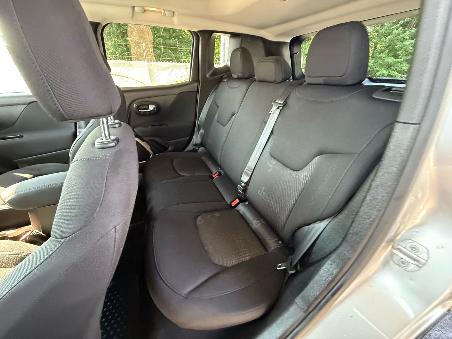 2016 Jeep Renegade - Image 19
